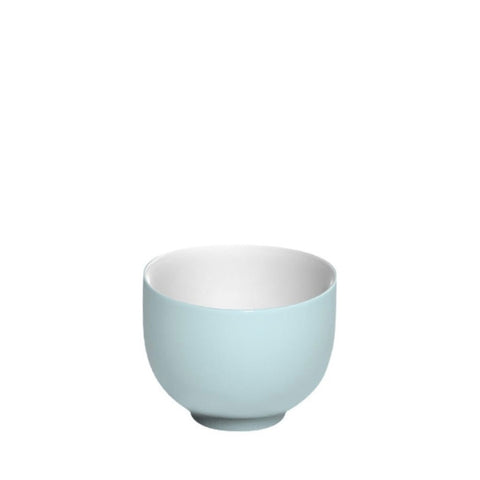 Tasse bleu-clair en porcelaine